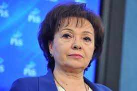 Stała za matką na dużym balkonie nadwodnej willi. Poslanka Elzbieta Witek Wydaje Na Paliwo 3 Tys Zl Miesiecznie Koszty Podrozy Poslow