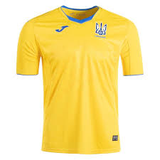 Kies jouw maat, kies eventueel voor een bedrukking en wij zorgen ervoor dat je jouw nieuwe shirt snel binnen hebt! Oekraine Thuis Shirt 20 21 Thefootballshirtstore