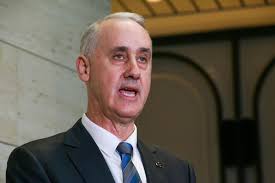 As teal-tinged candidate enters election fight in Cottesloe, experts  confident major parties will hold sway