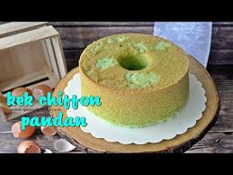 Pandan leaf (screwpine leaf) is widely used in malaysia, and this chiffon cake is infused. Resepi Kek Chiffon Pandan Gebu