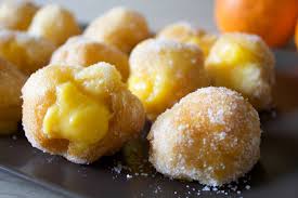 Le basi di pasta frolla racchiudono una buonissima crema pasticcera, da ricoprire con frutta fresca di stagione. Bigne Fritti Con Crema Pasticcera All Arancia Vasa Vasa Kitchen