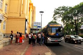 Desafios do transporte público- além do horário de ônibus- a busca por emoções fortes e encontros inesperados- a jornada é o destino