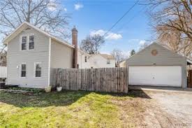 33 Marshall Pl, Lockport, NY 14094