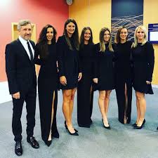 Simona halep egalează, după o demonstraţie de forţă în setul 2. Cehia Romania Fed Cup Romancele Au Stralucit La Dineul Oficial De La Ostrava Ce Tinute Au Purtat Halep Buzarnescu Si Celelalte Sportive La Petrecere Foto Sport Ro