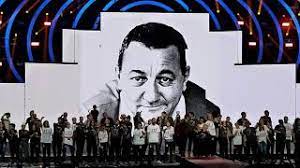 Le chacun pour soi quand je pense toi je pense moi je te promets pas le grand soir mais juste manger et boire un peu de pain et de chaleur dans les restos, les. Les Enfoires 2018 Live A Strasbourg La Chanson Des Restos Du Coeur Youtube