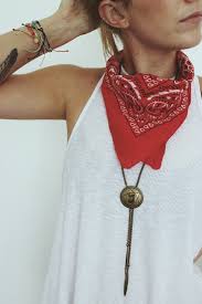 Foulard bandana tuto language:fr : 1001 Idees Comment Mettre Un Bandana Stylee Des Pieds A La Tete