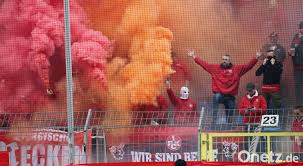 Die ultras von waldhof mannheim haben im relegationshinspiel in lotte pyro gezündet. Eine Subkultur Im Grenzbereich Ultras Im Fokus Des Fussballgeschehens Onetz