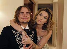 Even though the king of pop died nearly ten years ago, some fans still have one big question about michael jackson and his family: What Normal Life Looks Like For Prince And Paris Jackson E Online Deutschland