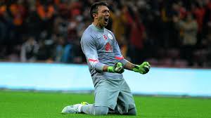 Néstor fernando muslera micol is a uruguayan professional footballer who plays as a goalkeeper for turkish club galatasaray, whom he captain. Fernando Muslera