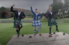 A celebration of scottish history and culture, with outlander stars sam heughan and graham mctavish discovering the heritage of their native country, meeting local artisans and experts and experiencing new episode air date. Sam Heughan Is Starring In A New Series Called Men In Kilts And Wow What A Gift