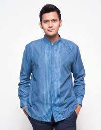 Biru dongker bila diterjemahkan ke dalam bahasa inggris adalah navy blue. Tampilan Kasual Kamu Dijamin Keren Dengan 10 Rekomendasi Baju Koko Ini