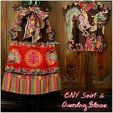 Saat ini, kain jarik juga tetap digunakan tapi dengan model terbaru dan sesuai dengan zaman modern. Pin Oleh Natalia Dogart Di Batik Ideas Model Baju Wanita Busana Batik Pakaian Wanita