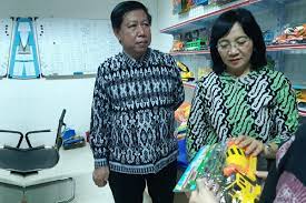 Jun 07, 2021 · setelah kota kudus, menyusul kabupaten demak, jawa tengah, terancam masuk zona merah. Efek Perang Dagang Perusahaan Mainan China Siap Pindah Ke Indonesia