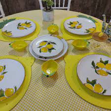 بيت العائلة on instagram سيت صحون ليمون ٦ قطع قياس 26 سم السعر ٢٠ الف دينار بالصورة قطعه من الموديل القديم حتى تشوفون فرق الحجم توص tableware plates kitchen