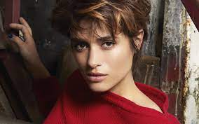Pour la femme et pour l'homme, un besoin de simplicité et de naturel. Coiffures Cheveux Courts Tendances Automne Hiver 2019 2020