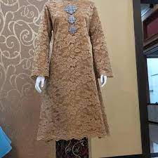 Kain ini mulai bervariasi dari yang tadinya bordir bermotif bunga hingga sekarang dengan penambahan detail bunga tiga dimensi. Baju Kurung Online Ros Dropship Home Facebook
