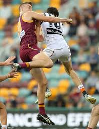In october, gws forward jeremy cameron told the club he wanted to explore his options as a restricted free agent. Footy Star Defends Brutal Elbow Shot Which Knocked An Opponent Out Cold Express Digest