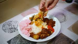 Maybe you would like to learn more about one of these? Bikin Kenyang Berapa Sebenarnya Kalori Nasi Padang Pakai Rendang Kumparan Com