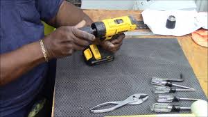 As it came apart, the transmission fell out and some gears fell out. Dewalt Cordless Keyless Drill Chuck Repair Youtube