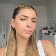 Katherine Mee's Instagram, Twitter & Facebook