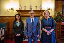 De slimste mens ter wereld. ØªÙˆÙŠØªØ± Tweede Kamer Ø¹Ù„Ù‰ ØªÙˆÙŠØªØ± Kamervoorzitter Khadijaarib En Ankie Broekers Knol Ontvingen Vanochtend De President Van Kaapverdie President Fonseca En Zijn Vrouw Brengen Een Tweedaags Staatsbezoek Aan Nederland Hij Hoopt De Historische