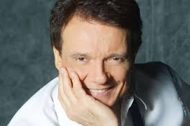Massimo ranieri (* 3.mai 1951 in neapel als giovanni calone) ist ein italienischer sänger und schauspieler. Chi E Massimo Ranieri Il Cantante Di Perdere L Amore Vita Privata