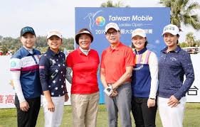 May 31, 2021 · 李旻在2018年的台灣大女子公開賽展現出一桿進洞的優異球技，成為高球界罕見的金氏世界紀錄保持人之一，上周成功擠進lpga純絲錦標賽決賽，成為. é«˜çƒ å°ç£å¤§å¥³å­å…¬é–‹è³½æ˜Žç™»å ´å¾è–‡æ·© æŽæ—»ç­‰åå°‡é½Šèš é‹å‹• Nownewsä»Šæ—¥æ–°èž