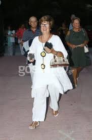 Και μας έδωσε τις αστρολογικές συμβουλές της εν όψη των νέων όψεων. Deite Pws Einai Shmera H Litsa Diamanth In Gr