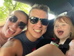 Sean Redinger's Instagram, Twitter & Facebook