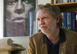 Se alle superstjernene som har signert gitaren