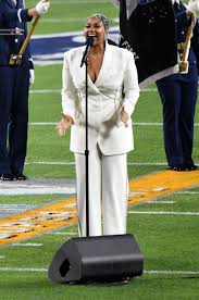 Whitney houston sings the national anthem before the new york giants took on the buffalo bills in super bowl xxv at tampa stadium on jan. Jazmine Sullivan S Super Bowl Outfit Honors Whitney Houston Popsugar Fashion