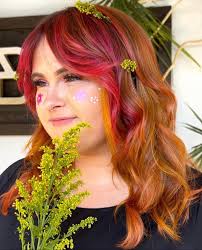 Rachel Hofmann (@rainbowbalayage)