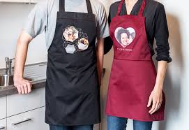 Ces accessoires pour la table sont, la plupart du temps, en coton et se personnalisent très facilement en sérigraphie. Tablier De Cuisine Personnalise Smartphoto