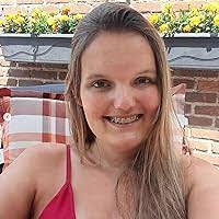 Francine Dillon's Instagram, Twitter & Facebook