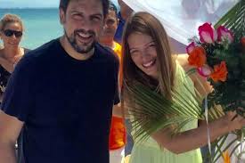 A través de las historias de instagram, agradeció por tener a quienes le acompañan «en la tragedia». La Boda De Carlos Ocariz Y Mariangel Ruiz Ya Tiene Fecha