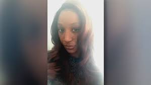 Bureau en bois avec des tiroirs dans un eléments de rangement et vitrines · etagères · etagères et crémaillères · etagères murales · meubles tv & solutions média · rangement modulable. Family Questions Police Involvement In Woman S Fatal Fall From Balcony Bestbuylickingood