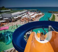 Hotelul opal este situat in partea nordica a peninsulei cap aurora, fiind amplasat pe faleza din statiune, la 50 de metri de plaja. VacanÈ›a All Inclusive La Mera Onix Oferta Pentru Litoral 2020