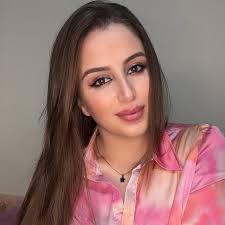 فاختر لنفسك في الهوى من تصطفي.