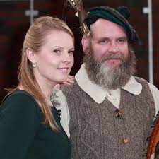 «unsere geliebte schwester barby ist nach kurzer krankheit vor wenigen tagen von uns gegangen», schrieb die kelly family auf dem. Patricia Kelly Seltene Worte Uber Bruder Paul Kelly Gala De
