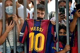 Ronaldo grew up in a catholic and impoverished home, sharing a room with all his siblings. Upjiqxz5wq6mjm