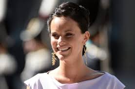 Sofia hatte früher ein tattoo mit einer blumenranke auf ihrer linken schulter: . Carl Philip Von Schweden Sofia Hellqvist Wird Bald Prinzessin Panorama Schwarzwalder Bote