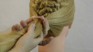 Knot Loop Braid Hairdo With A Inverted Flipped Ponytail At The Nap Of The Neck Diy Tutorial Sm Uroki Po Ukladke Prichesok Pricheski S Pleteniem Volos Pricheski