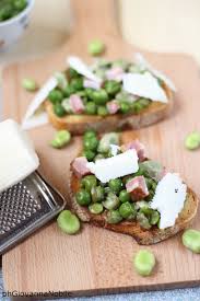 Kross gebratene pancetta ist der herzhafte star der italienischen küche. Bruschette Con Fave Piselli Pancetta E Ricotta Salata La Cuoca Eclettica