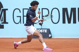 Raquette cassée, frustration, bras de fer : la longue bataille mentale d'Arthur Fils pour rester sur sa lancée à Madrid