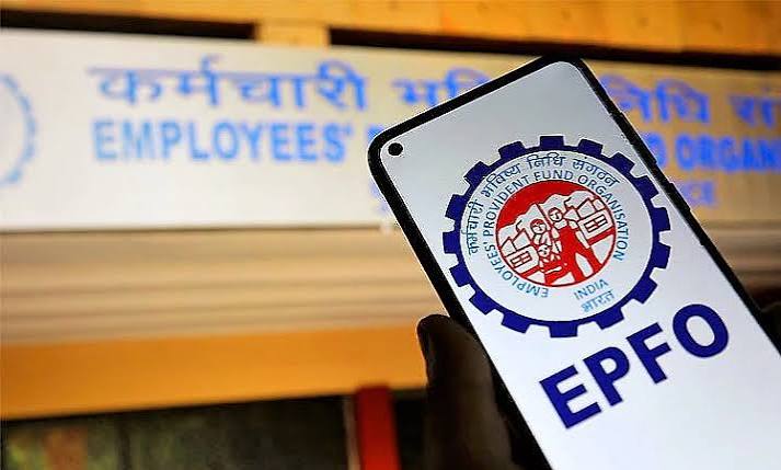 Govt raises EPFO wage ceiling to Rs 25,000 per month | Udayavani - Latest English News, Udayavani Newspaper