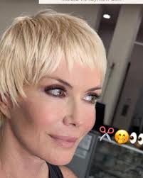 KRIS JENNER AGING BACKWARDS! Kris Jenner's new look has fans going crazy.  What ya think?!?