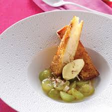 Poelee De Raisins Aux Noisettes Et Amandes Brioche Perdue Glace Vanille Poached Grapes On French Toast Brioche Perdu Glace Vanille Alimentation