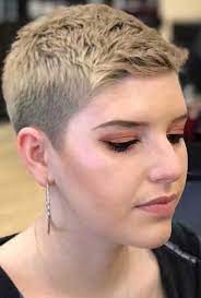 Ideen Uber Kurze Pixie Haircuts Fur Frauen 2019 Pixie Haarschnitt Haarschnitt Kurze Pixie Haarschnitte