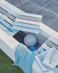 Guide Maison Printemps 2017 Creer Un Banc Avec Des Dalles En Bois Sur Tasseau Dans Une Structure Maconnee Jardiniere Palette Dalle Bois Idee Deco Jardin