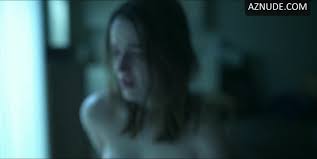 Kaitlyn Dever Sexy scenes in Unbelievable - UPSKIRT.TV